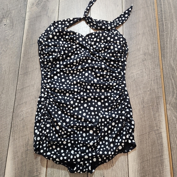 Bikini - Picture 3 of 8